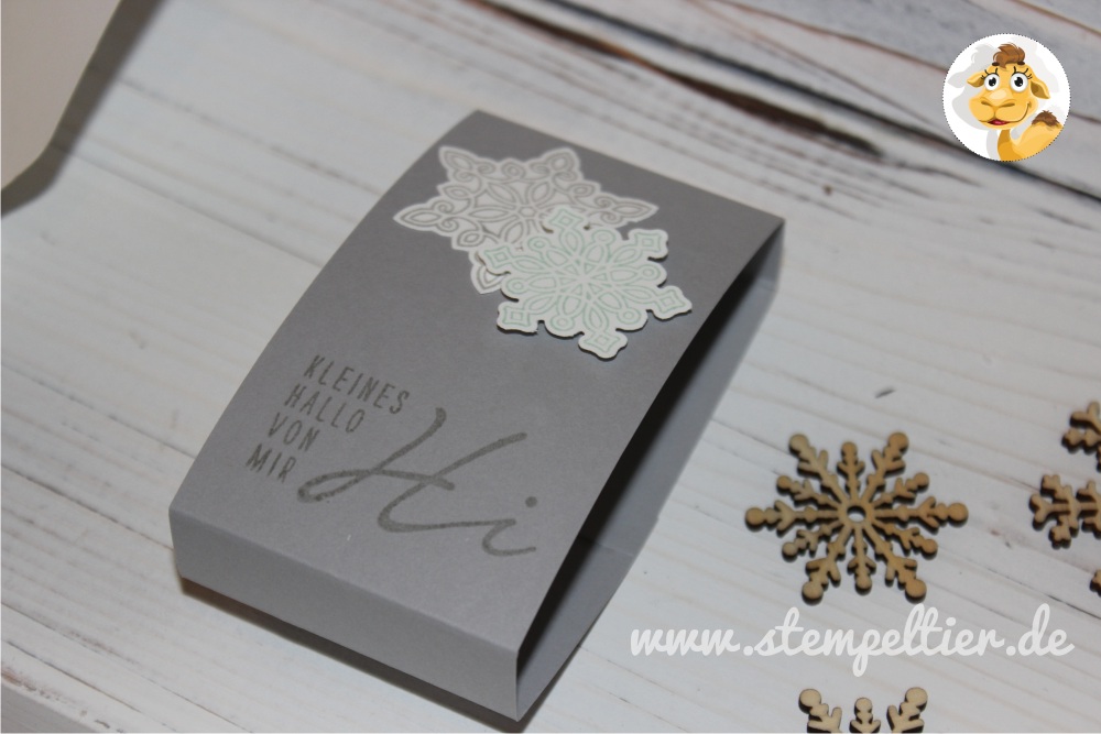 stampinup stempeltier yogurette verpackung anleitung EPB envelope punch board umschlag falzbrett schiefergrau grey flockenzauber snowflake schneeflocke hi