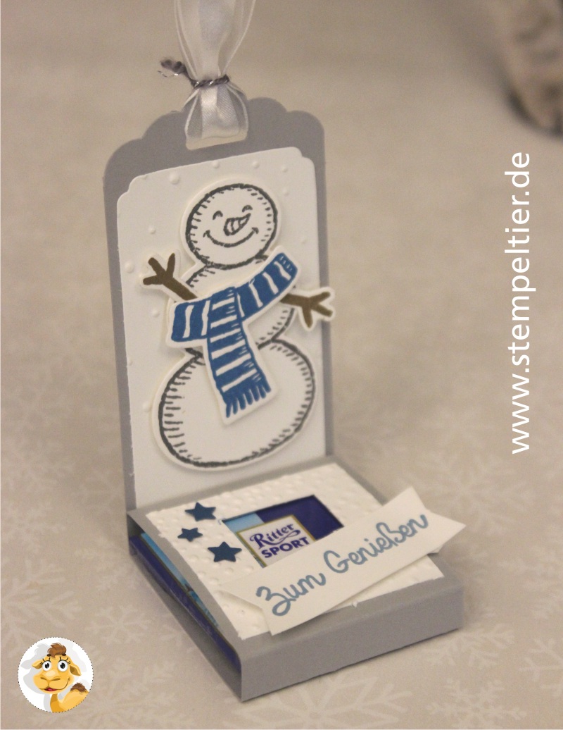 stampin up stempeltier snow friends es schneit schneemann snowman ritter sport verpackung tag etiketten stanze weihnachten winter 03