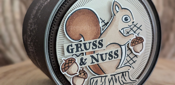 Verpackung für Erdnüsse oder andere Nüsse mit süßem Eichhörnchen